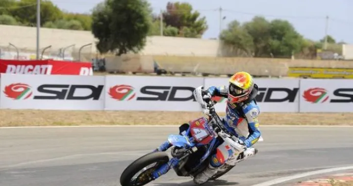 Italiano Supermoto: Thomas Chareyre vince in Sicilia davanti al fratello Adrien