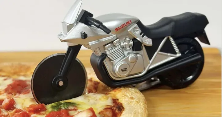 L'ultima follia Suzuki: il tagliapizza a forma di Katana è realtà