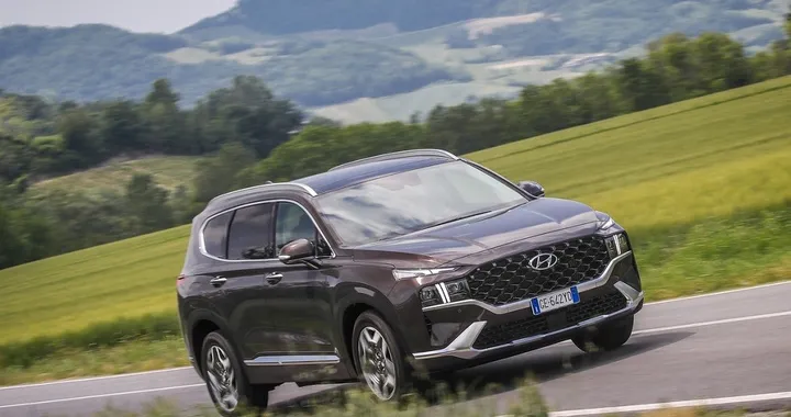 Hyundai Santa Fe Plug-in Hybrid: prezzi, offerte e dotazioni della nuova versione ibrida ricaricabile