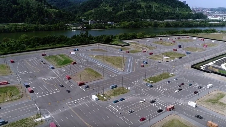 Guida autonoma: Uber, una falsa città per i test [Video]