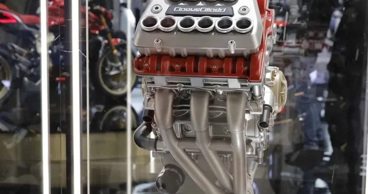 MV Agusta rivoluziona le sportive: ecco il nuovo motore VR5