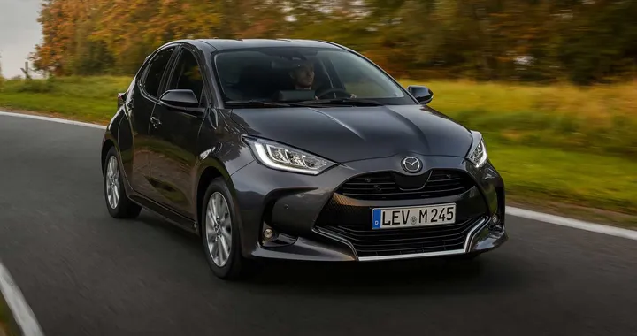 Mazda2 2022: arriva la tecnologia full hybrid di Toyota