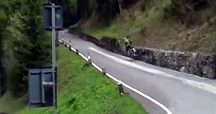 Epic Fail: impennare in montagna... contro il muro [Video]