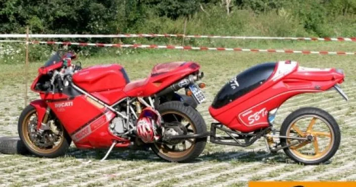 Foto del giorno: Ducati 998s con carrello monoruota