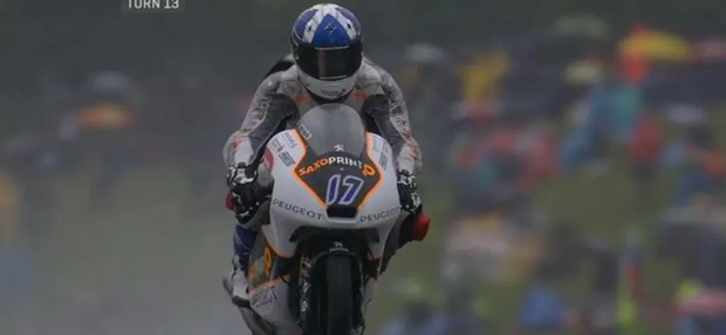 Moto3 Brno: McPhee e Peugeot vincono sul bagnato