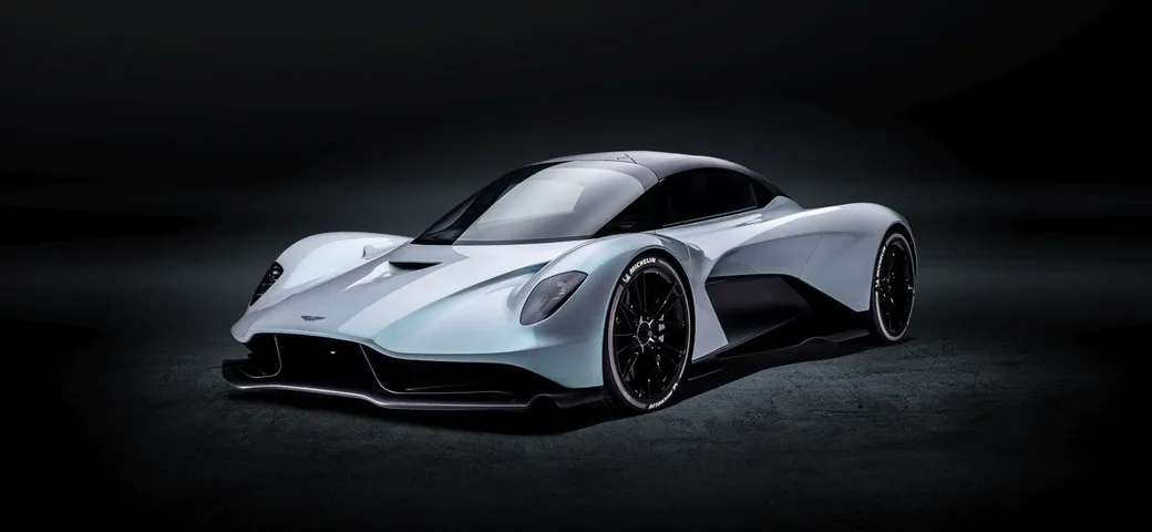 Aston Martin Valhalla: la versione di serie in sinergia con Mercedes-AMG