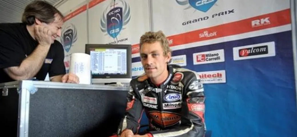 WSBK a Silverstone: Team HM Plant Honda BSB in pista con Brookes e Kiyonari