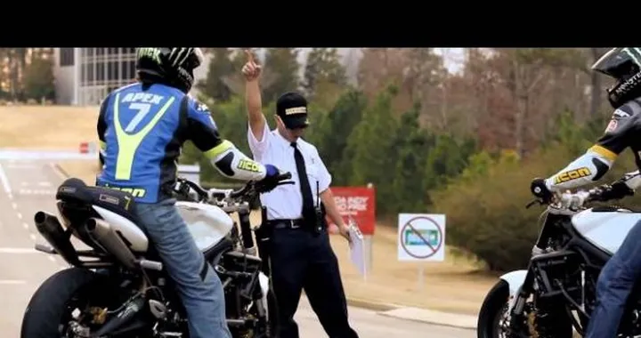Gli hooligans del Barber Motorsport Park /video