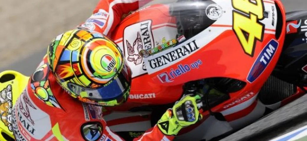 Una scivolata condiziona le qualifiche di Rossi, Hayden undicesimo
