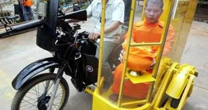 Sidecar blindati in Tailandia