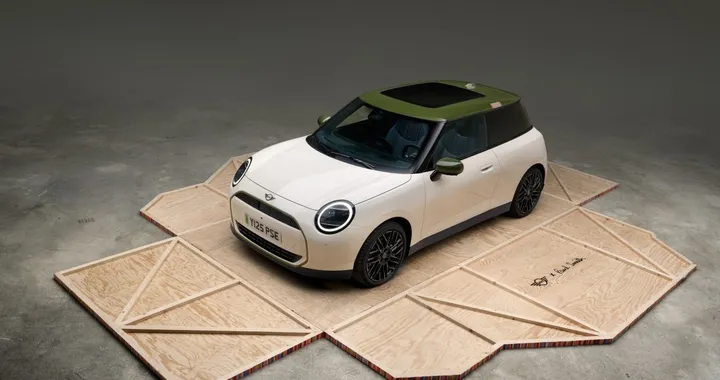 MINI Cooper SE Paul Smith Edition 2026: lusso britannico e tecnologia