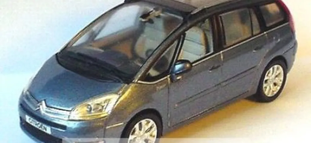 Citroen C4 Picasso: un modellino è l'anteprima ?