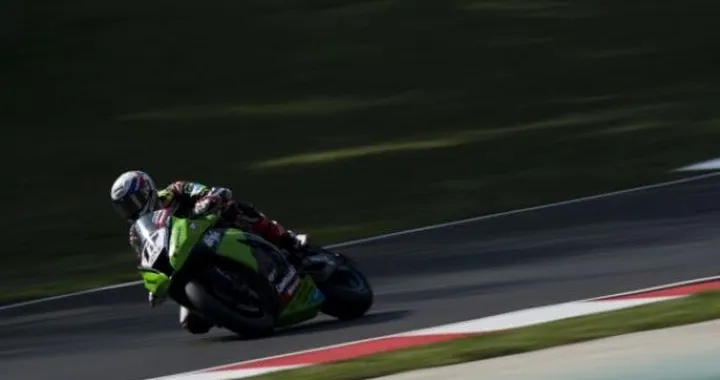 WSBK: Sykes primo nel lunedì di test a Imola, fiato sospeso per Lascorz