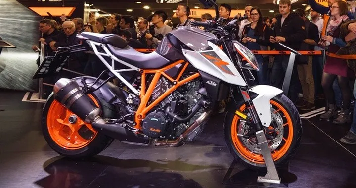 KTM 1290 Super Duke R 2017 [Video]