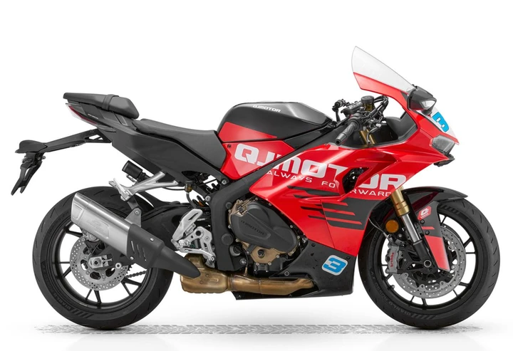 Arriva la QJMotor SRK 800 RC: 125 CV e oltre 3.000 euro meno delle rivali