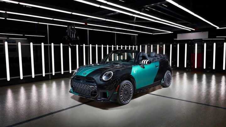 MINI crea una John Cooper Works Cabrio one-off: per chi è