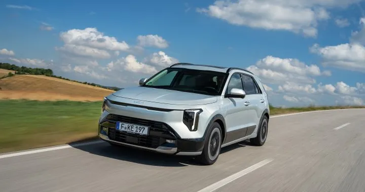 Nuova Kia Niro arriva in Italia, solo Full Hybrid: addio alla versione elettrica