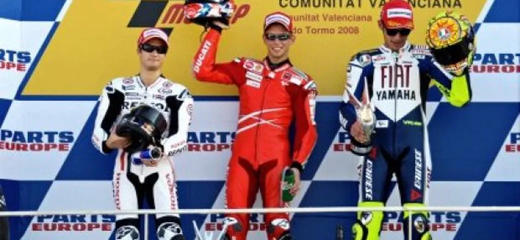 Valencia MotoGp: assolo di Stoner-Ducati davanti a Pedrosa e Rossi. Grande Dovizioso