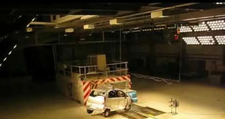 Tata Nano: il video del crash test