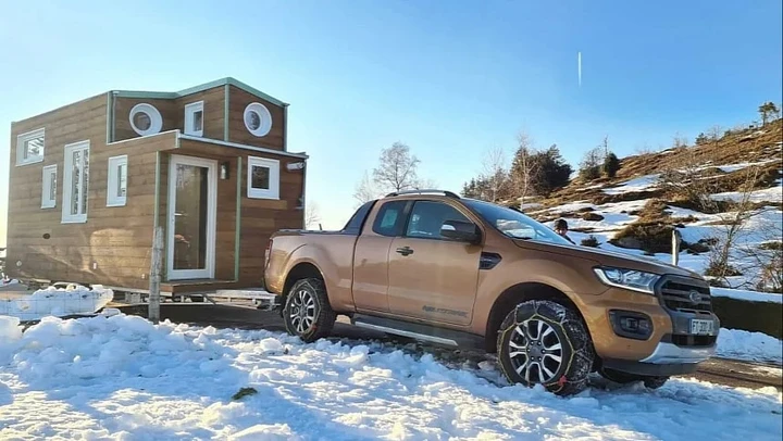 Questa casa su ruote sembra di lusso ma costa 60.000 euro: dentro nasconde una sorpresa