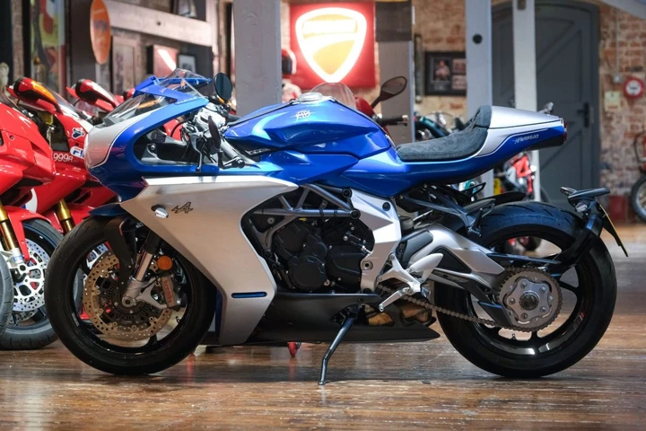 MV Agusta Superveloce Alpine 800: il capolavoro italiano ispirato al rally francese