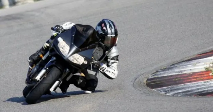 Scatto in Corsa: Suzuki SV650S
