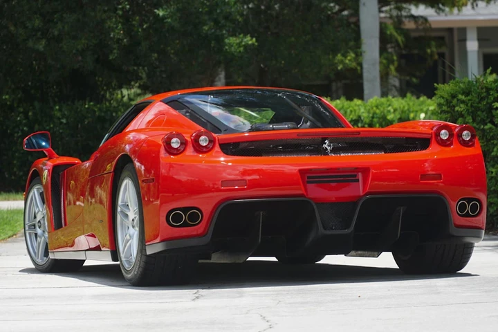 Ferrari Enzo da record: ha percorso appena 957 km e vale oltre 12 milioni di dollari