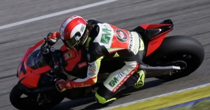Simoncelli prova la RSV4, importanti progressi per Nakano