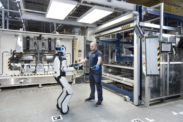 BMW porta l'AI Fisica in Europa: ecco il robot che cambierà le fabbriche
