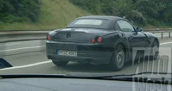 Foto spia BMW Z4 roadster 2009: con tetto in metallo ?