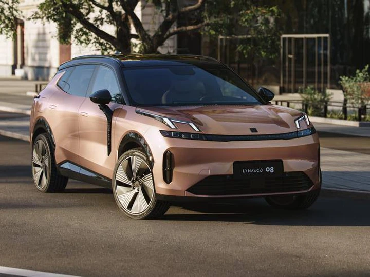 Lynk & Co 8