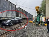 Tesla Model 3 colpita da un treno, colpa dell'Autopilot