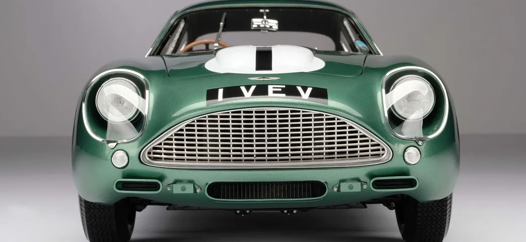 L'Aston Martin DB4 GT Zagato in scala 1:8 che sembra l'auto vera