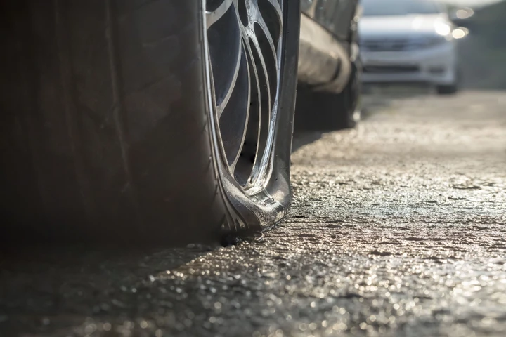 Ambientalisti contro i SUV: aumentano i casi di pneumatici vandalizzati