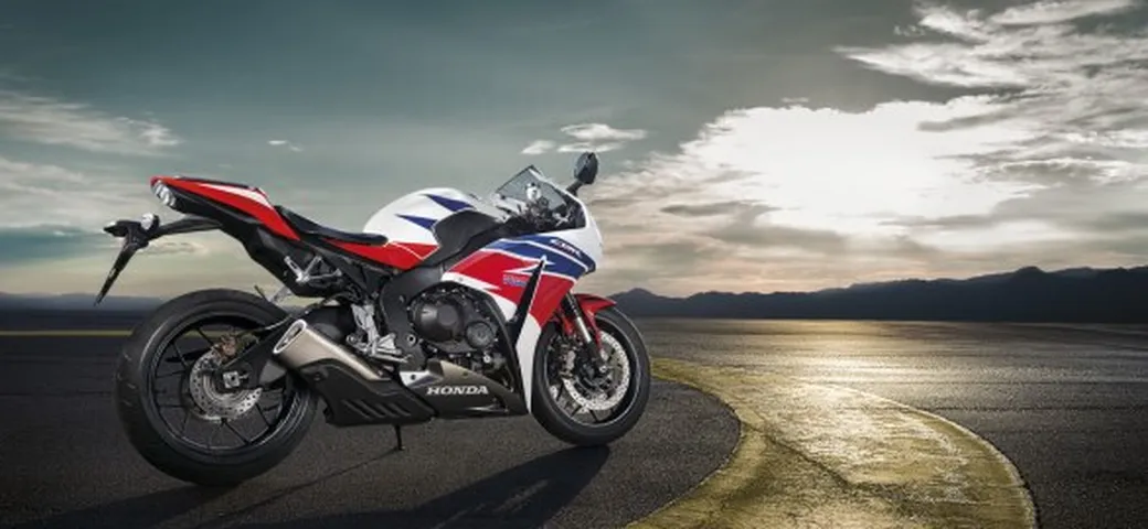 Honda CBR1000RR Fireblade MY 2014: dati e foto ufficiali