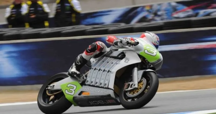 FIM e-Power: a Laguna Seca vince in volata Michael Czysz su MotoCzysz