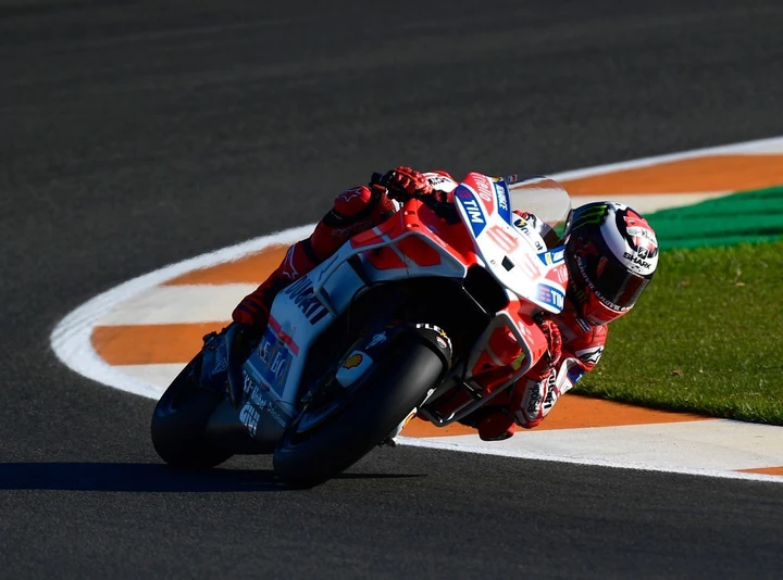 MotoGP Valencia 2017: Lorenzo il più veloce, Dovi 3°, Marquez giù