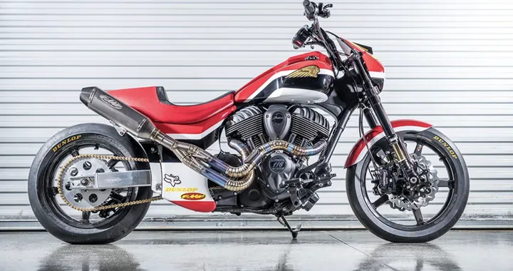 Carey Hart e la sua Indian Springfield pronta per la scalata di Pikes Peak (vietata alle moto)