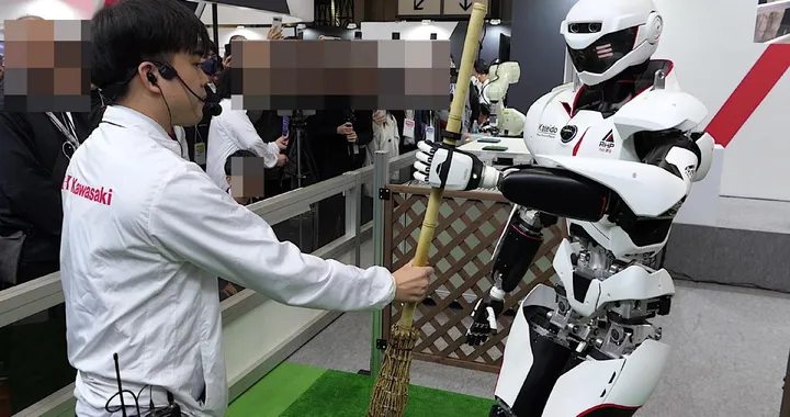 Kawasaki non si ferma al cavallo robot: arriva l'umanoide Kaleido