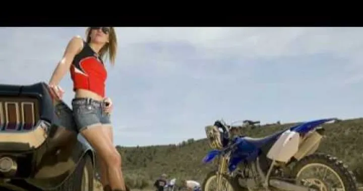 Linea Abbigliamento Yamaha 2009 in video