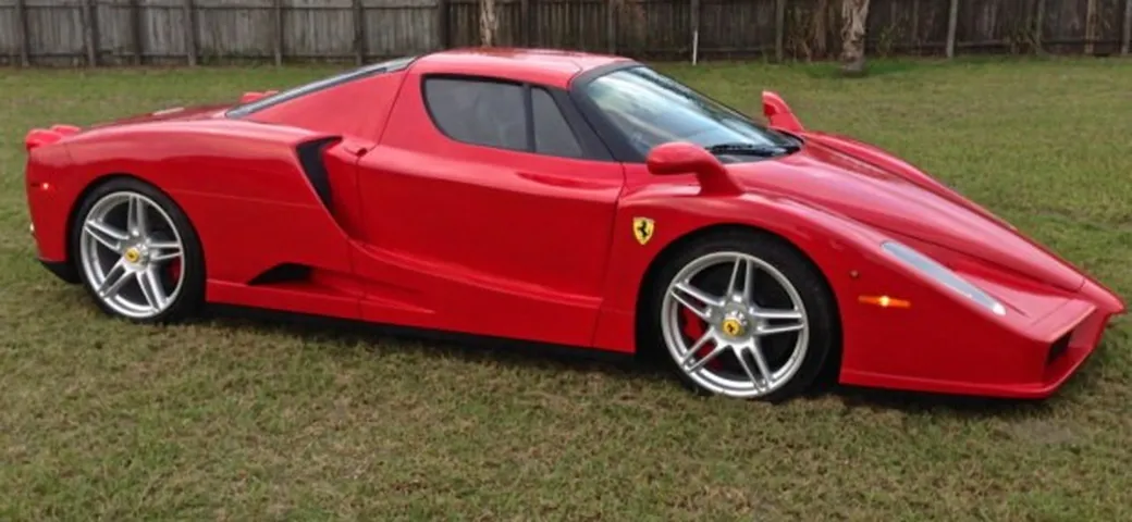 La replica della Ferrari Enzo è su base Ferrari F430