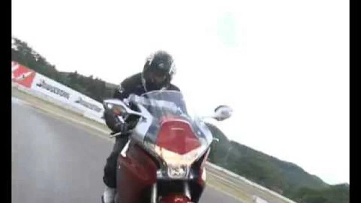 Video Honda VFR1200F in strada ed in pista
