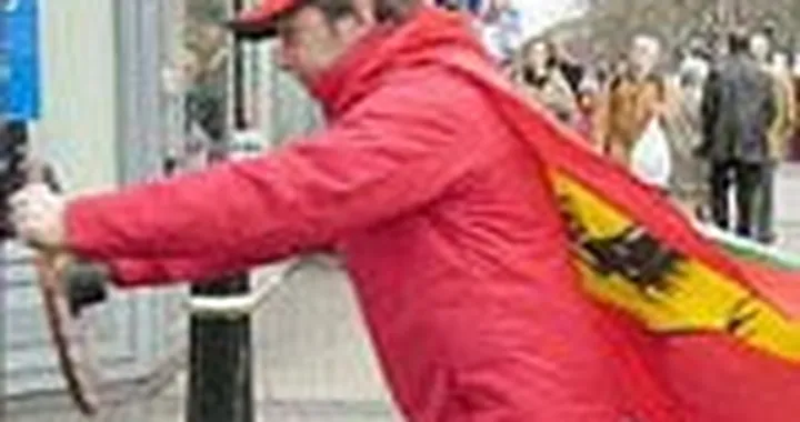 Arrestato per guida pericolosa... a piedi