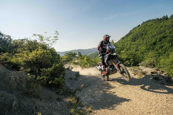 Aprilia Tuareg: completati i primi test del prototipo per i raid africani [FOTO]