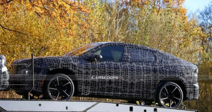 BMW iX4, il prossimo SUV coupé sorpreso su strada