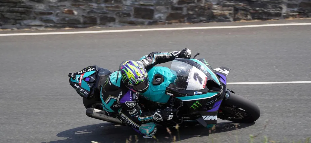 BMW M 1000 RR conquista nuovi record e vittorie con Peter Hickman