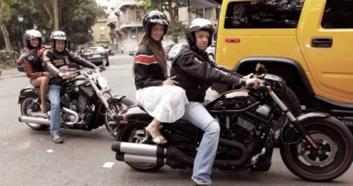 Serata bollente per i vincitori del concorso Harley-Davidson e Playboy "A Night With"