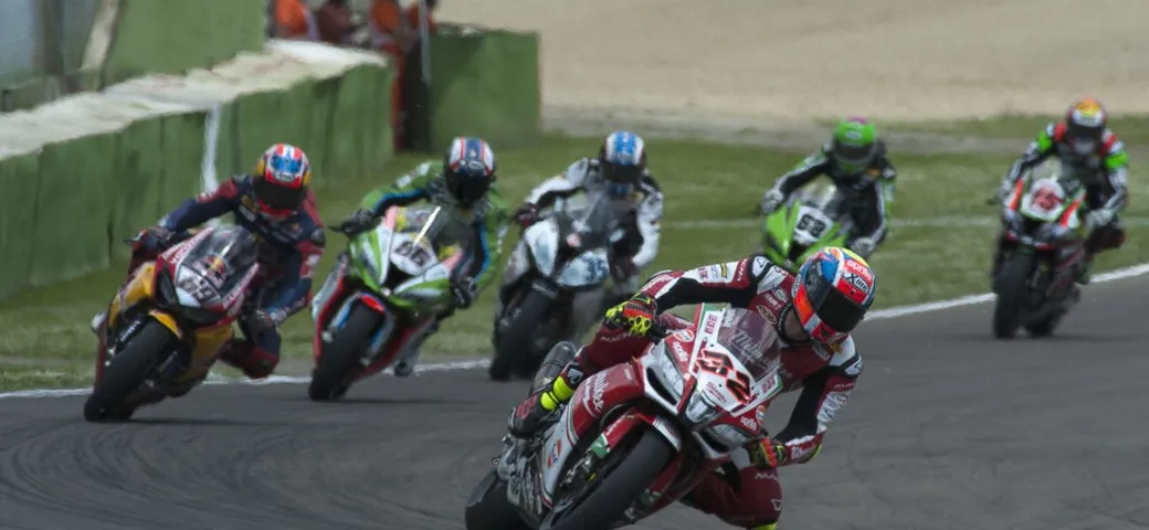 SBK Imola 2017: sette bandiere rosse. Qualcosa non va...