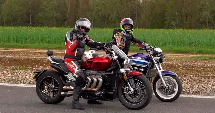 Sfida drag race: Triumph Rocket, Suzuki GSX1400 e Ariel Atom