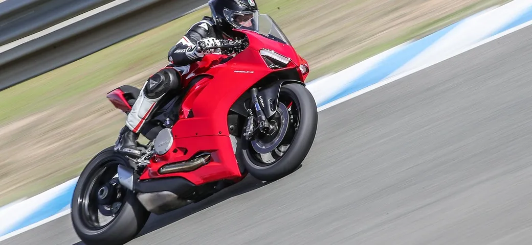 Ducati Panigale V2: la prova in pista a Jerez (VIDEO)